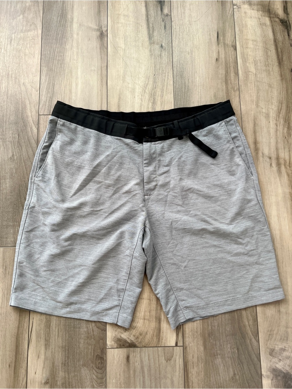 Men's Nike Golf Performance Shorts in Light Gray with Black Waistband Size 38